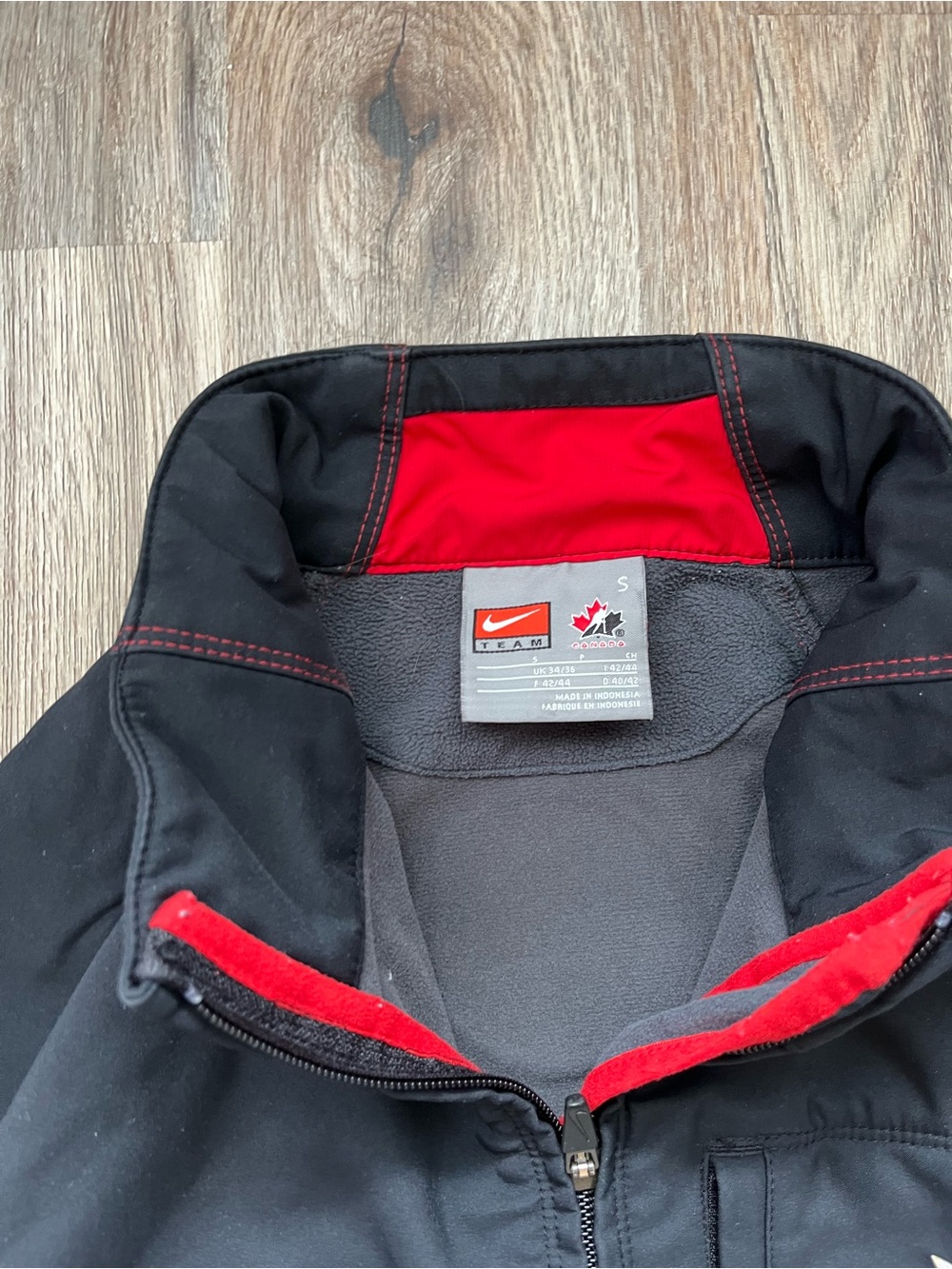 black Nike Team Canada hockey jacket with red accents and embroidered graphics S - Picture 3 of 4